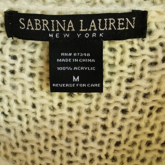 Elegant Cream Cable Knit Turtleneck Sweater - Picture 2 of 4